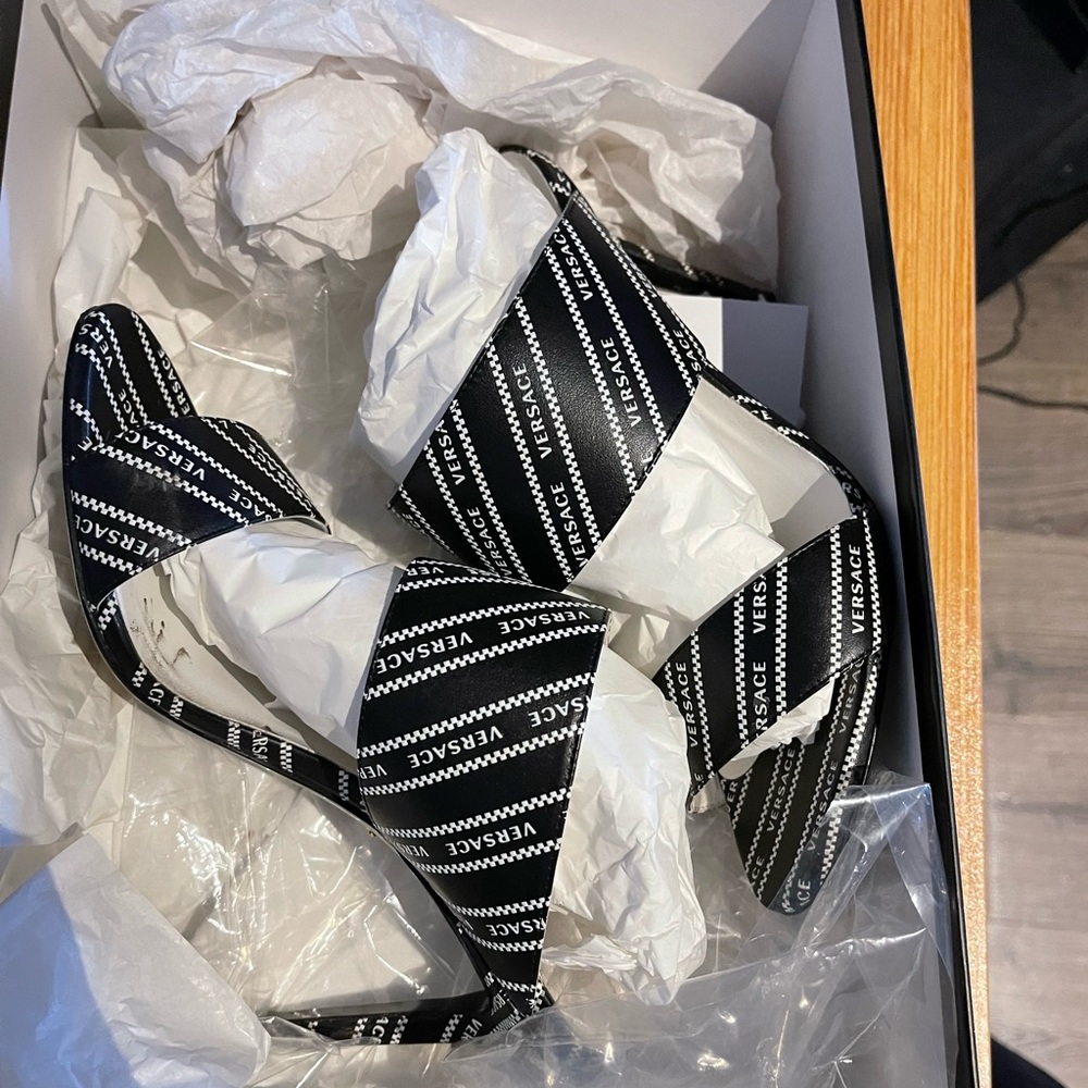 VERSACE Heels - Picture 4 of 12